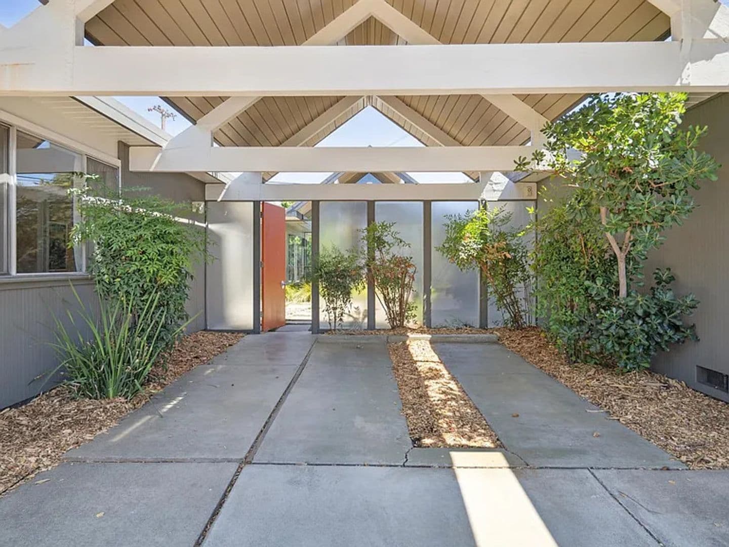 Concord House: 3767 Gainsborough Dr
