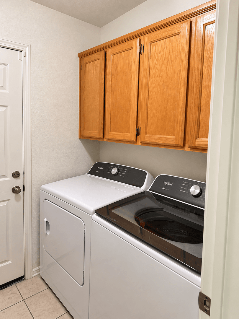 Livermore House: 6308 Scenic Ave