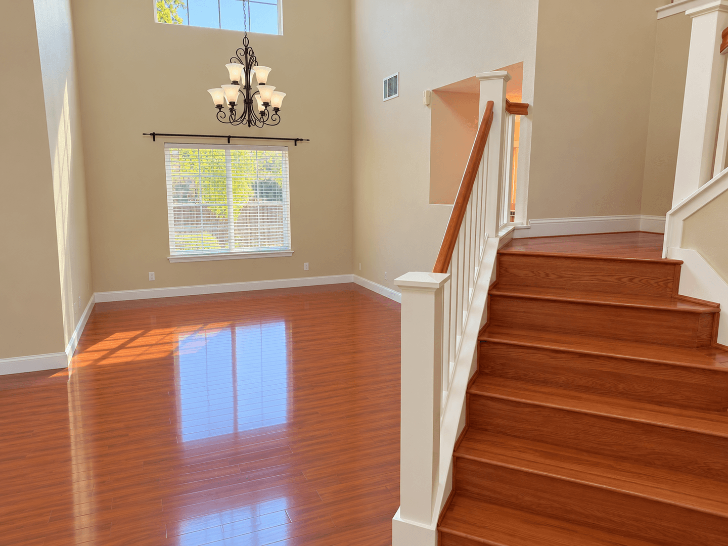 Livermore House: 6308 Scenic Ave