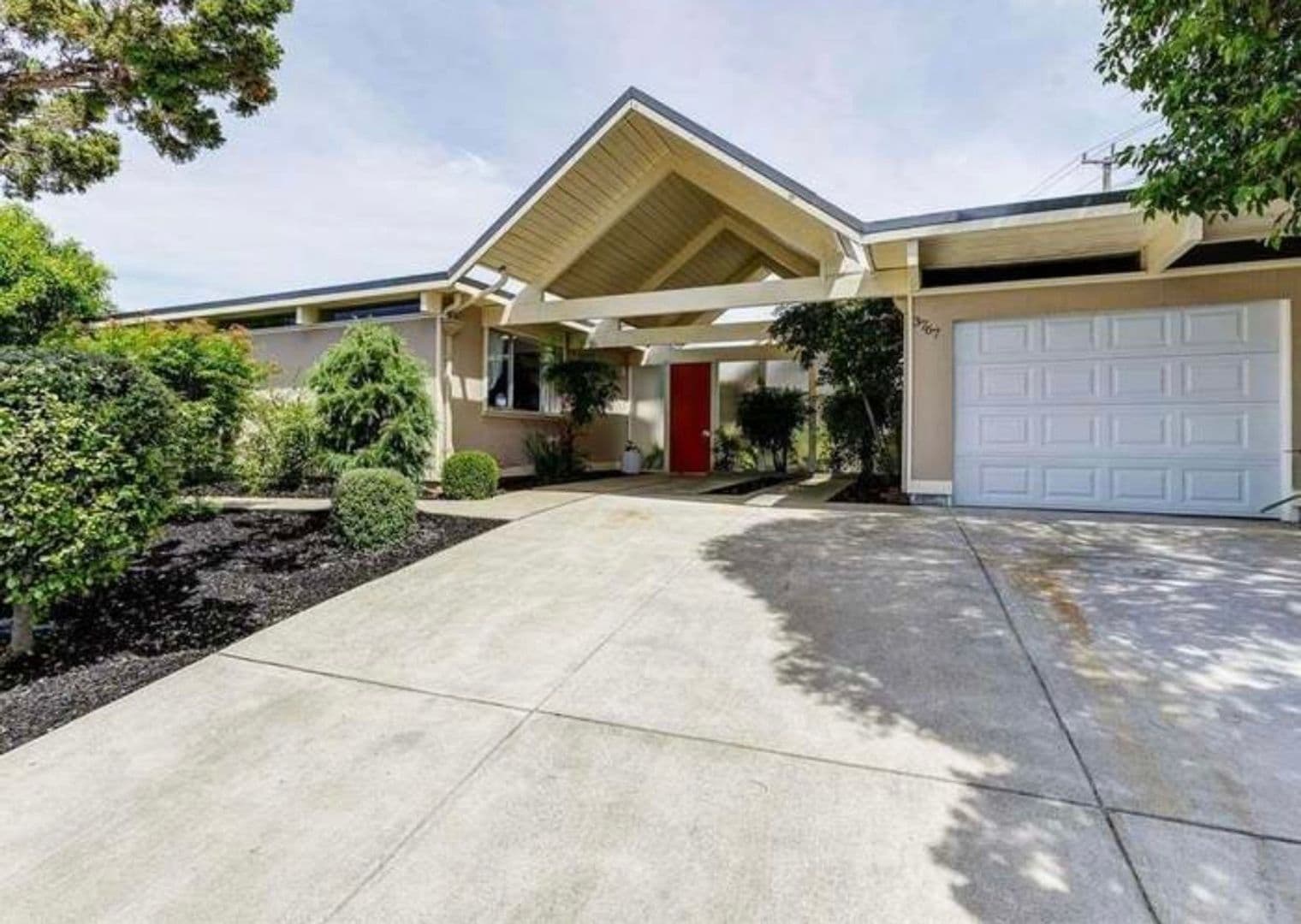 Concord House: 3767 Gainsborough Dr