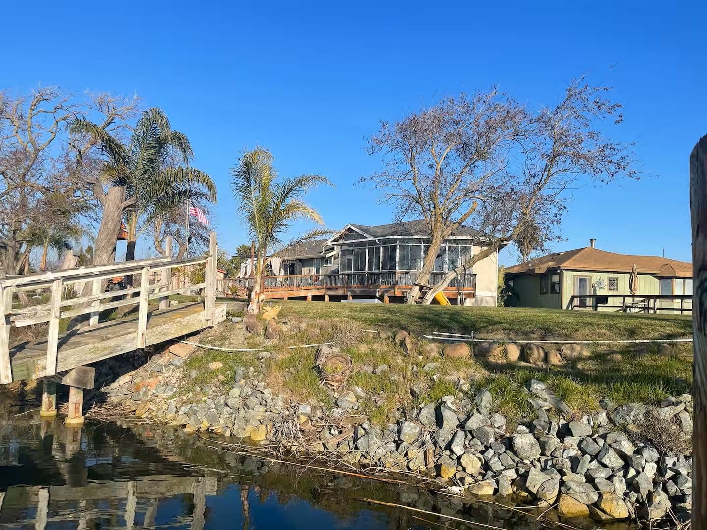 Bethel Island House: 1864 Taylor Rd A