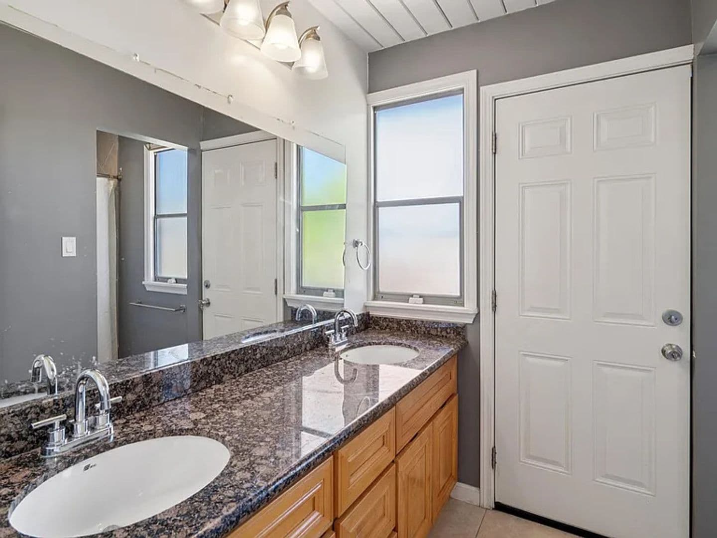 Concord House: 3767 Gainsborough Dr