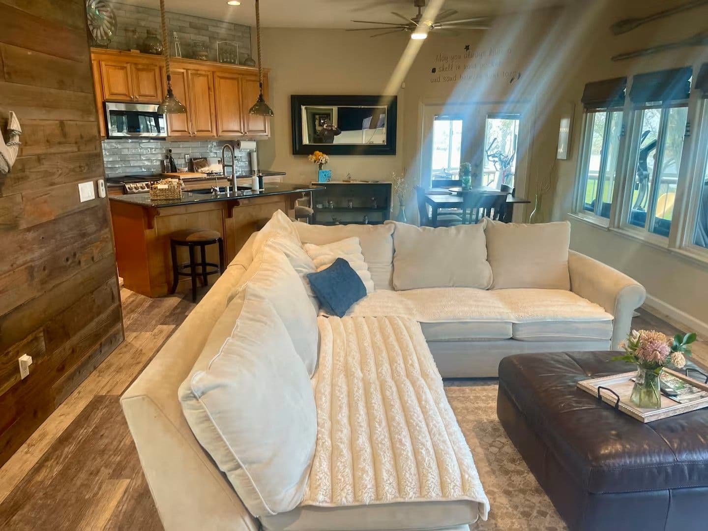 Bethel Island House: 1864 Taylor Rd A