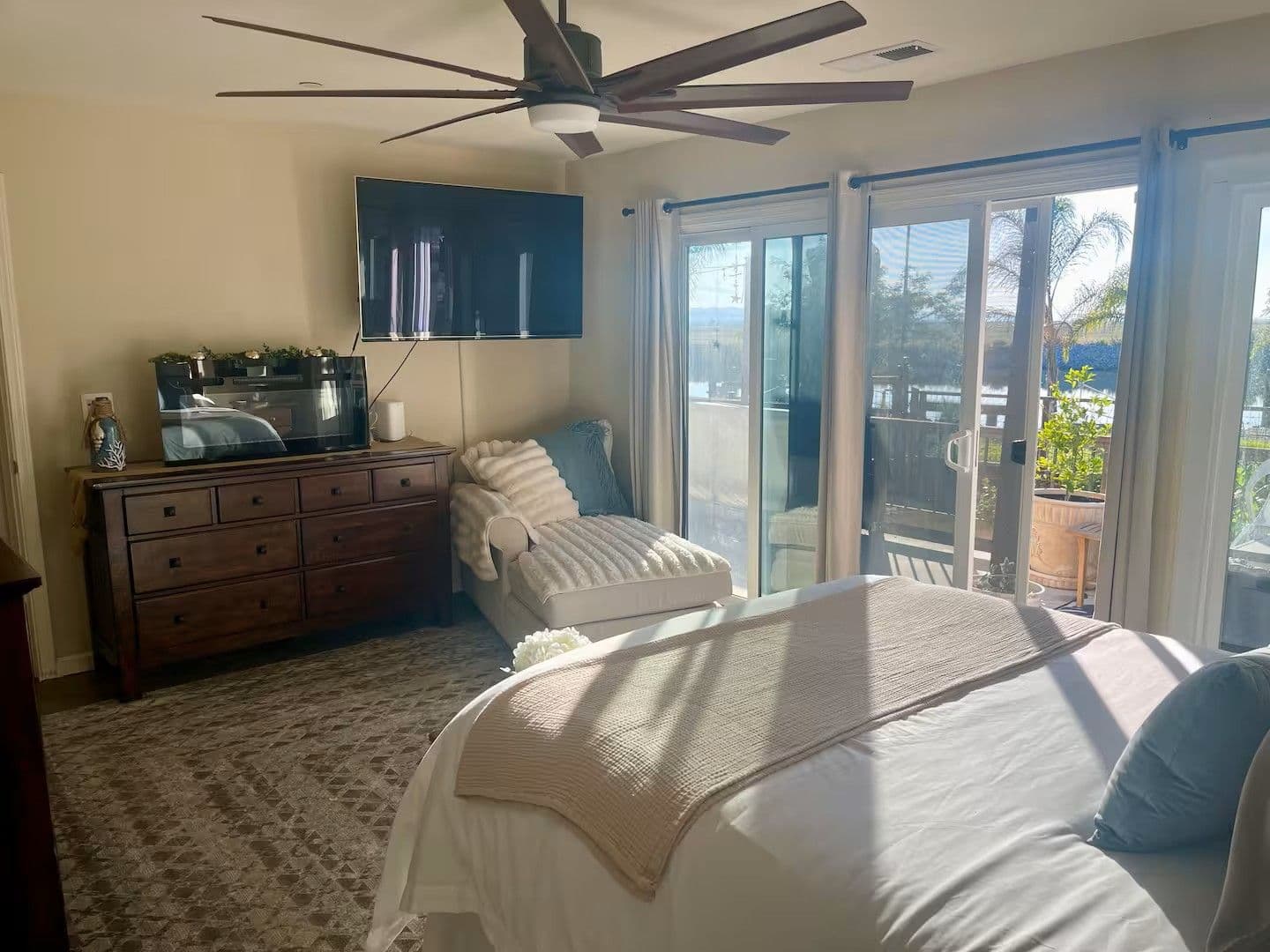 Bethel Island House: 1864 Taylor Rd A