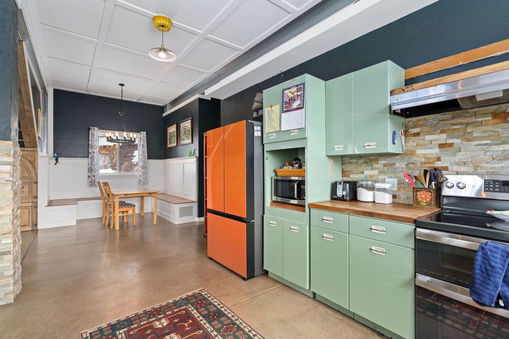 Bellvue House: 1154 Redstone Drive (DT-LN)