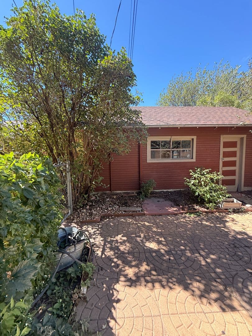 Laramie House: 609 E Garfield St