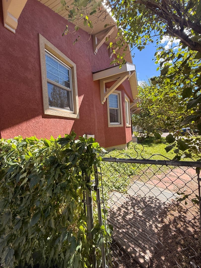 Laramie House: 609 E Garfield St