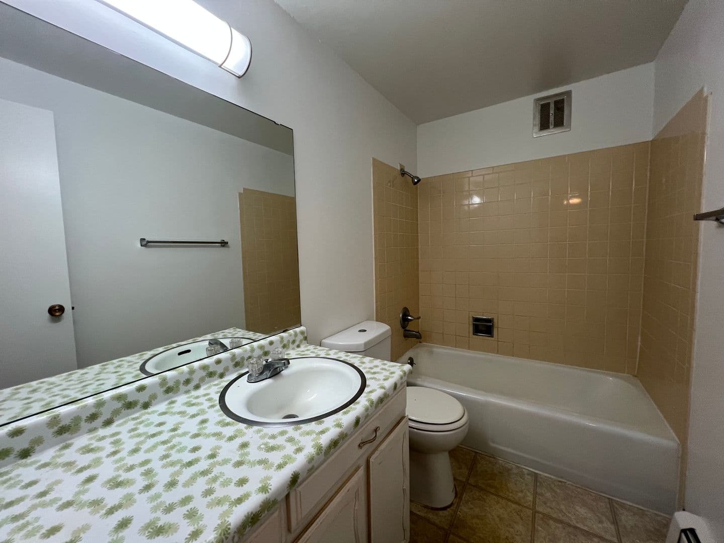 Fort Collins Apartment: 1001 Robertson Street