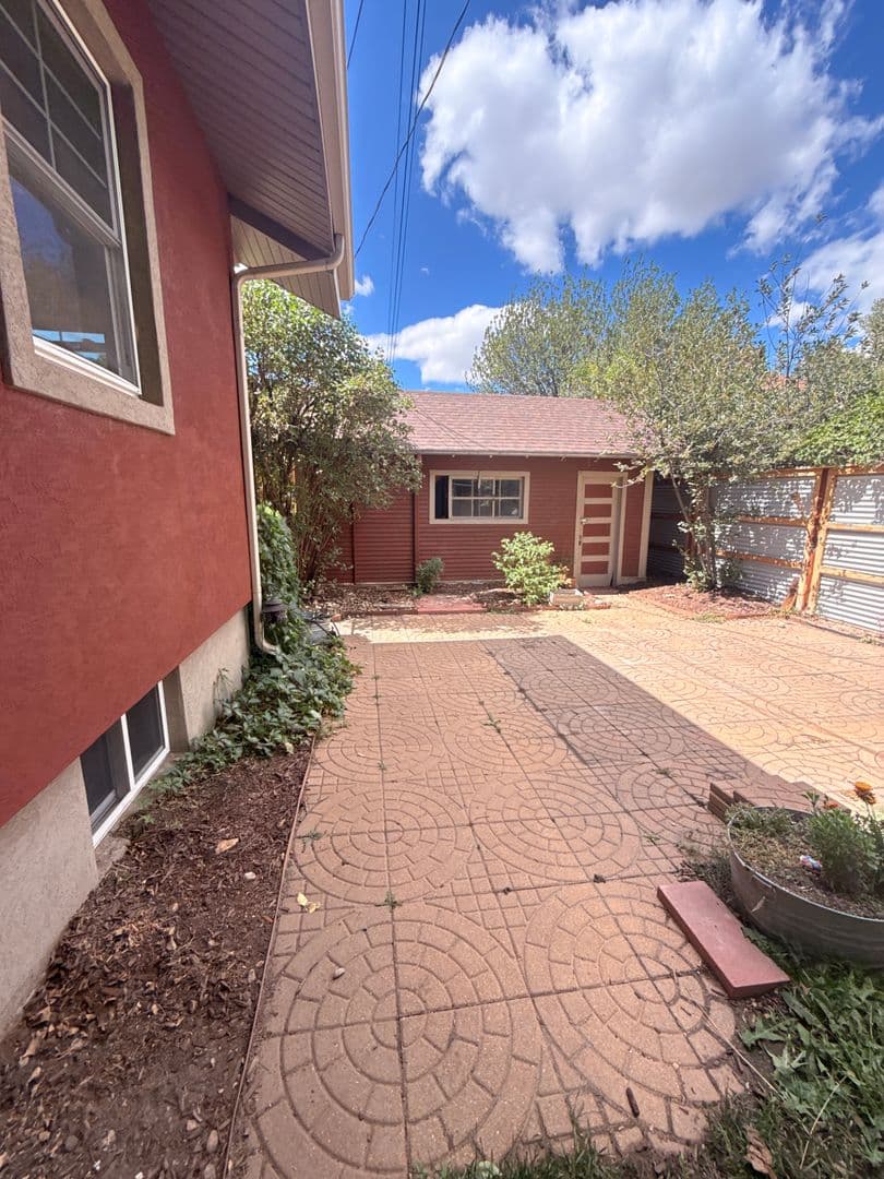 Laramie House: 609 E Garfield St