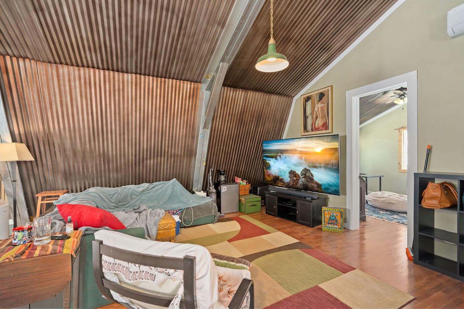 Bellvue House: 1154 Redstone Drive (DT-LN)
