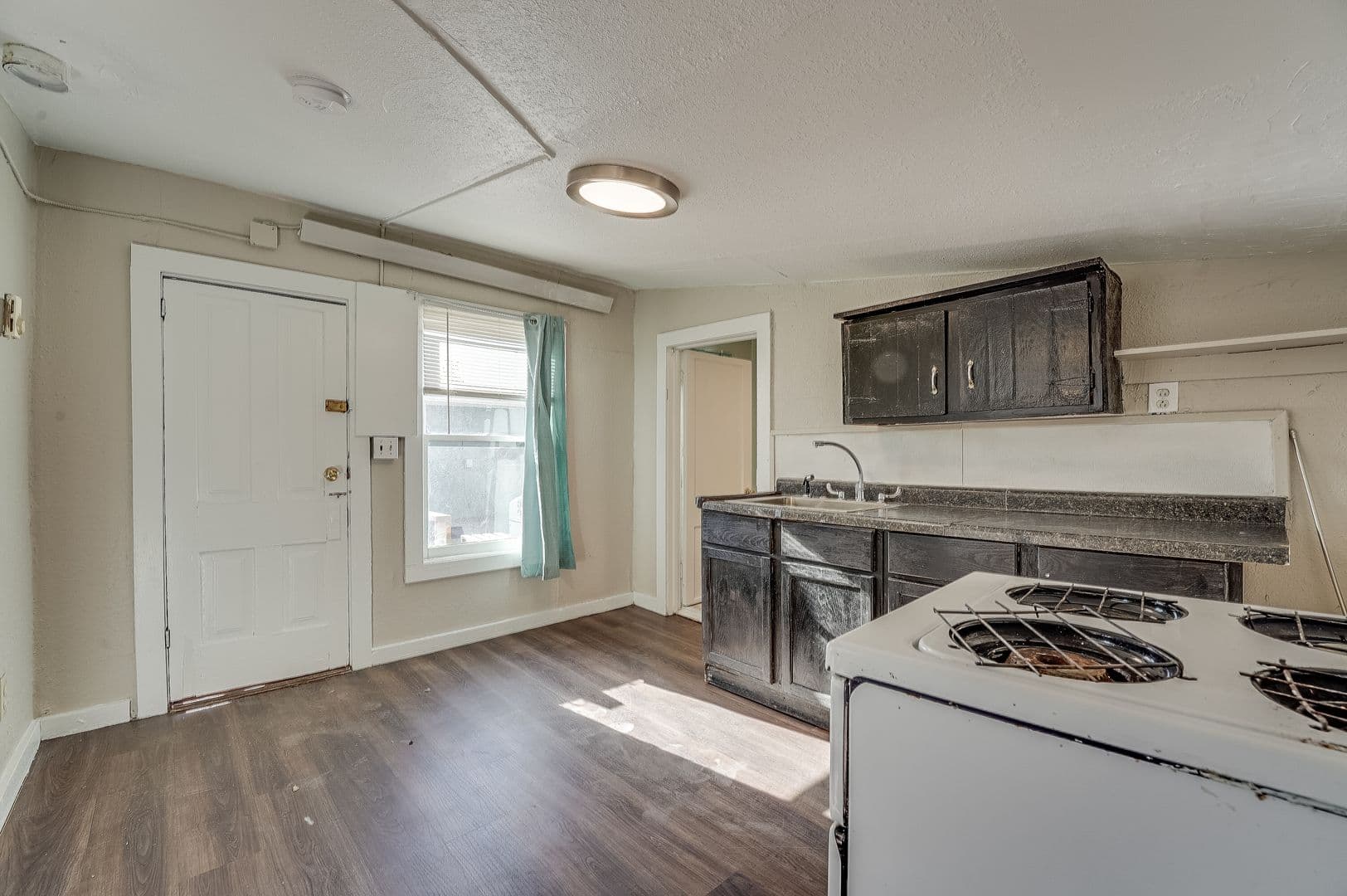 Laramie Apartment: 1111 E. Flint St.
