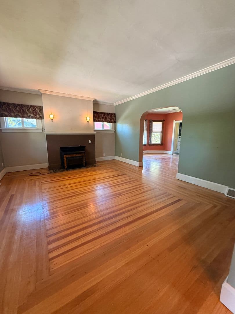Laramie House: 609 E Garfield St