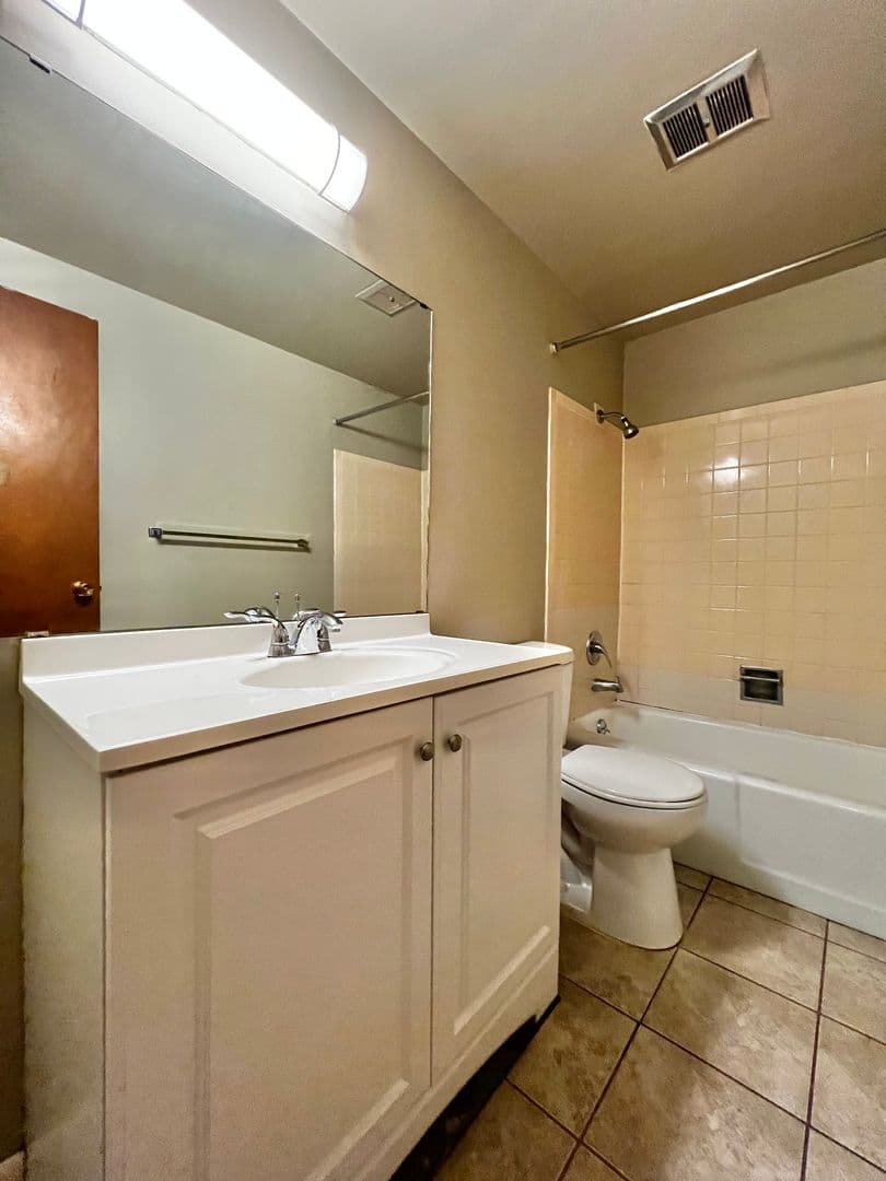 Fort Collins Apartment: 1005 Robertson St