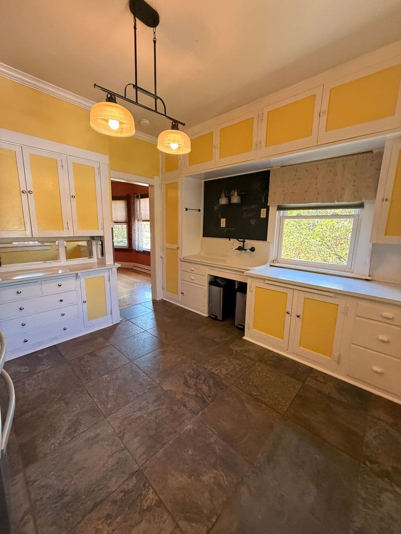 Laramie House: 609 E Garfield St