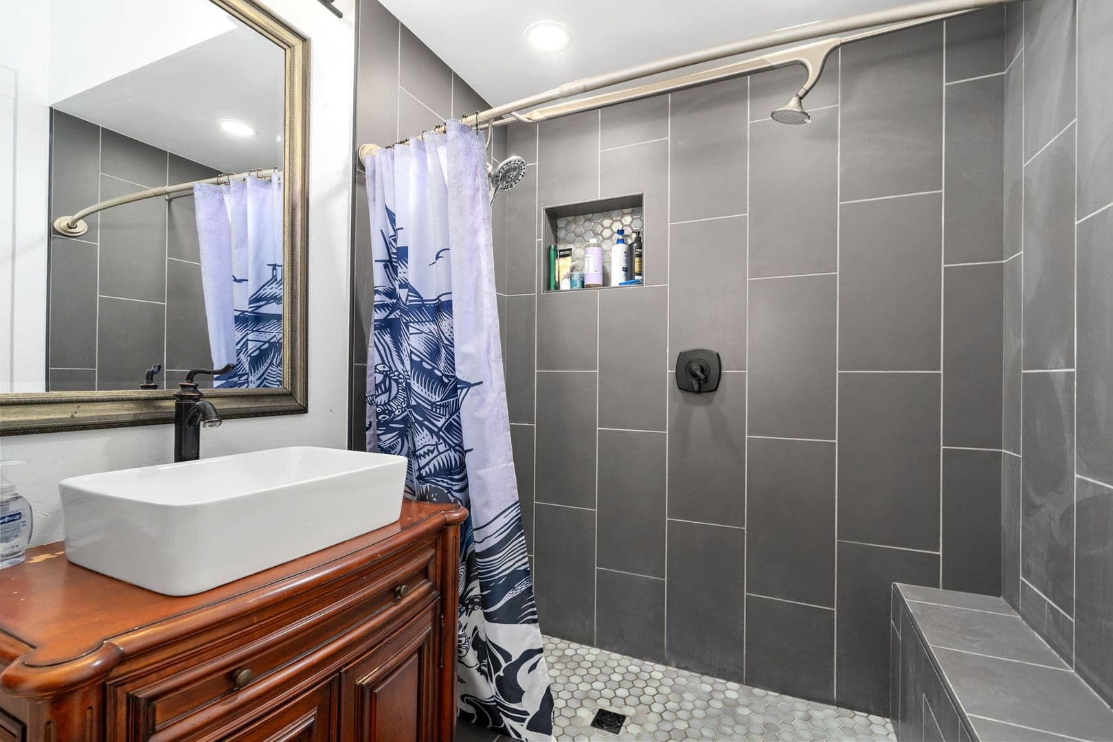 Bellvue House: 1154 Redstone Drive (DT-LN)