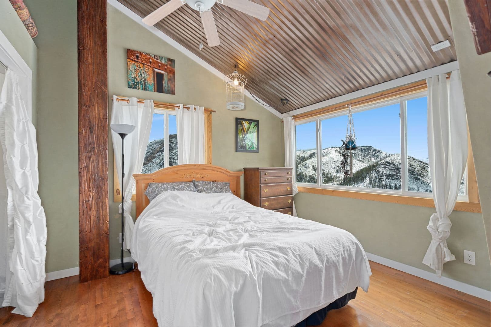 Bellvue House: 1154 Redstone Drive (DT-LN)