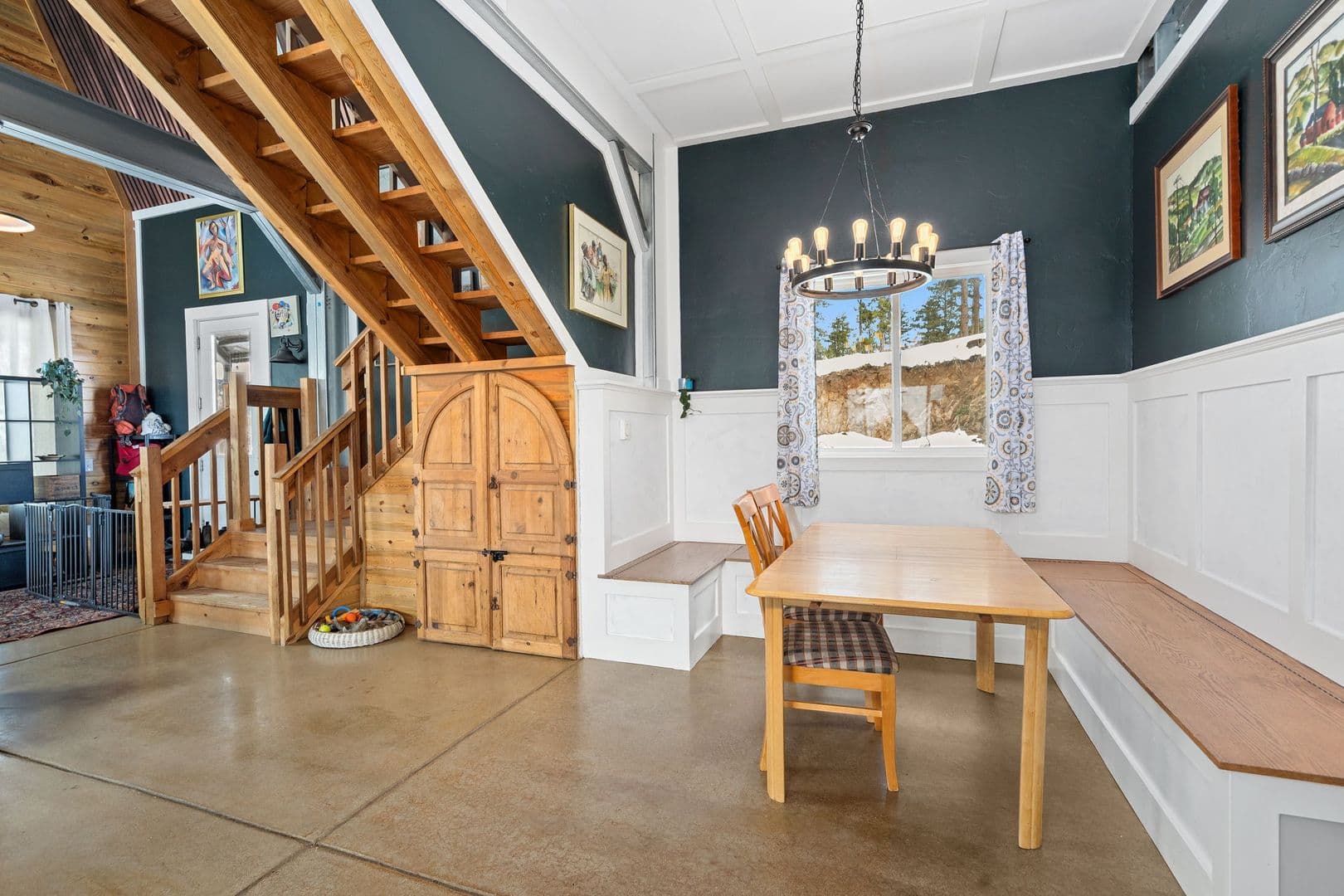 Bellvue House: 1154 Redstone Drive (DT-LN)