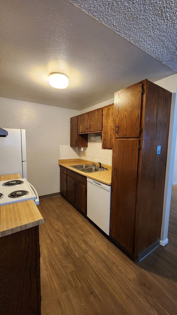 Cheyenne Apartment: 4517 Parkview Drive