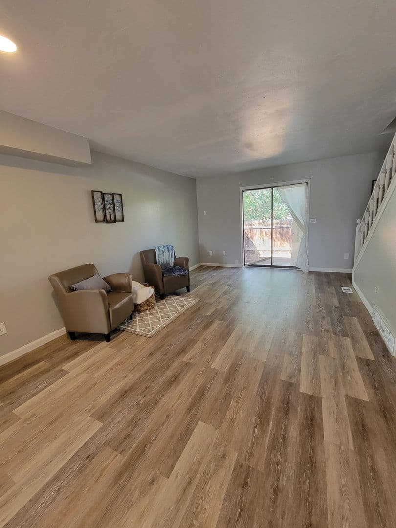 Palisade Apartment: 922 William Ct.