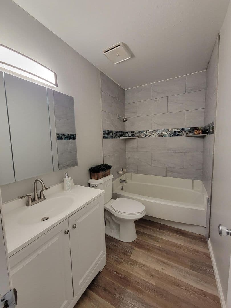 Palisade Apartment: 922 William Ct.