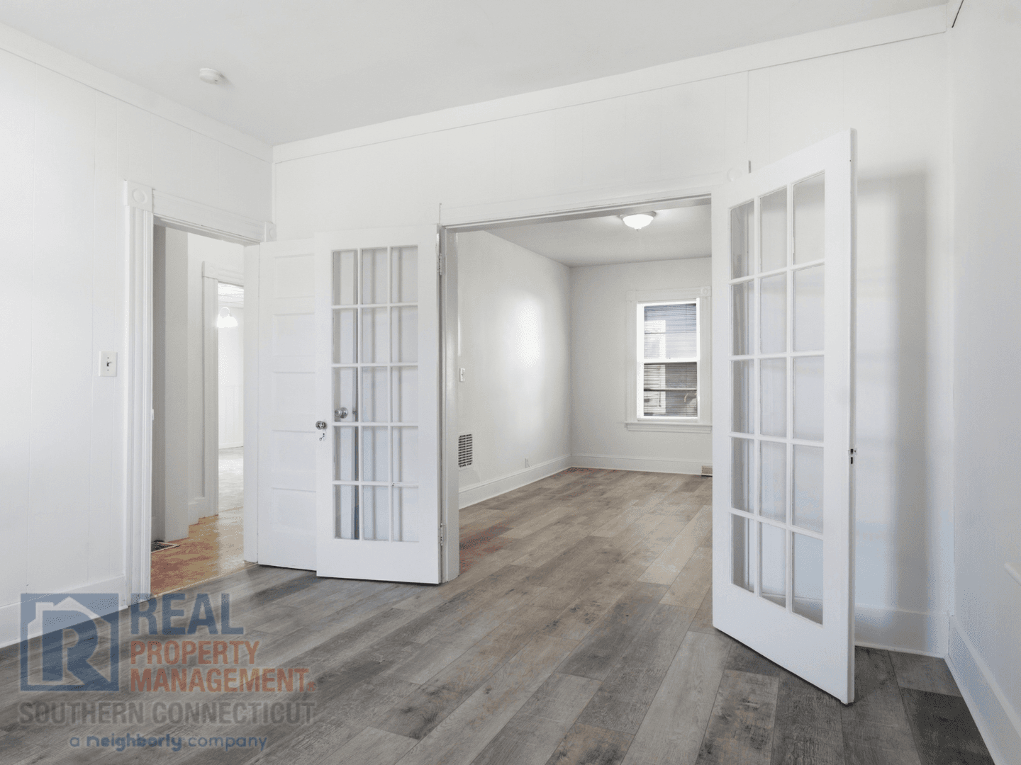 Ansonia Apartment: 52 Francis Street