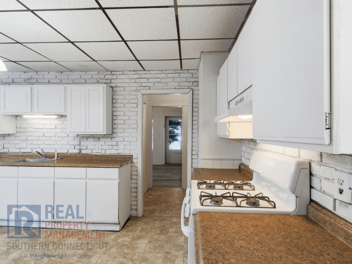 Ansonia Apartment: 52 Francis Street