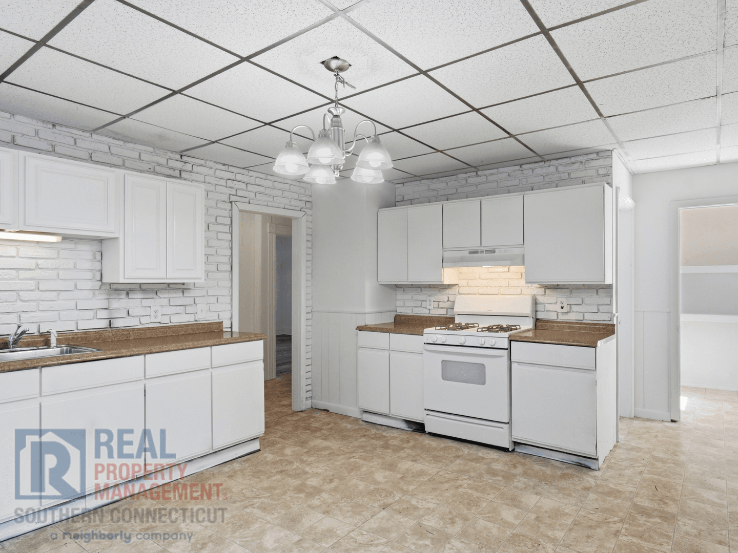 Ansonia Apartment: 52 Francis Street