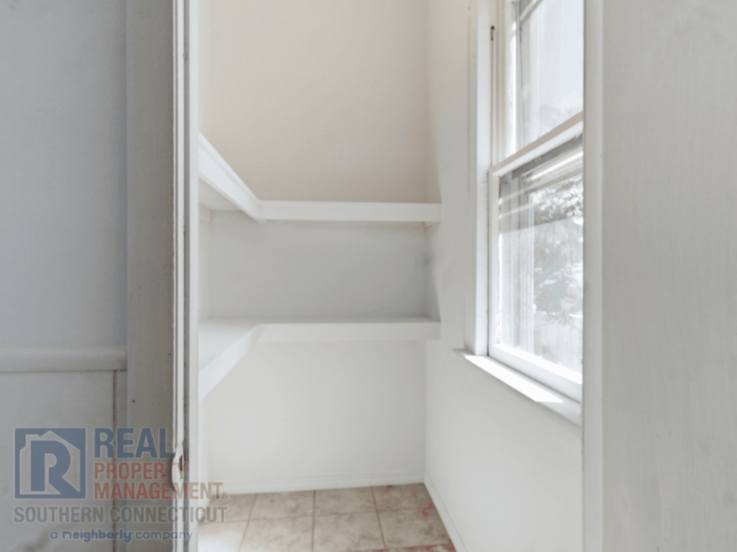 Ansonia Apartment: 52 Francis Street
