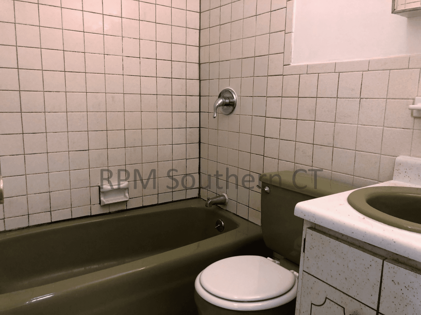 Bridgeport Apartment: 423 Wells Street