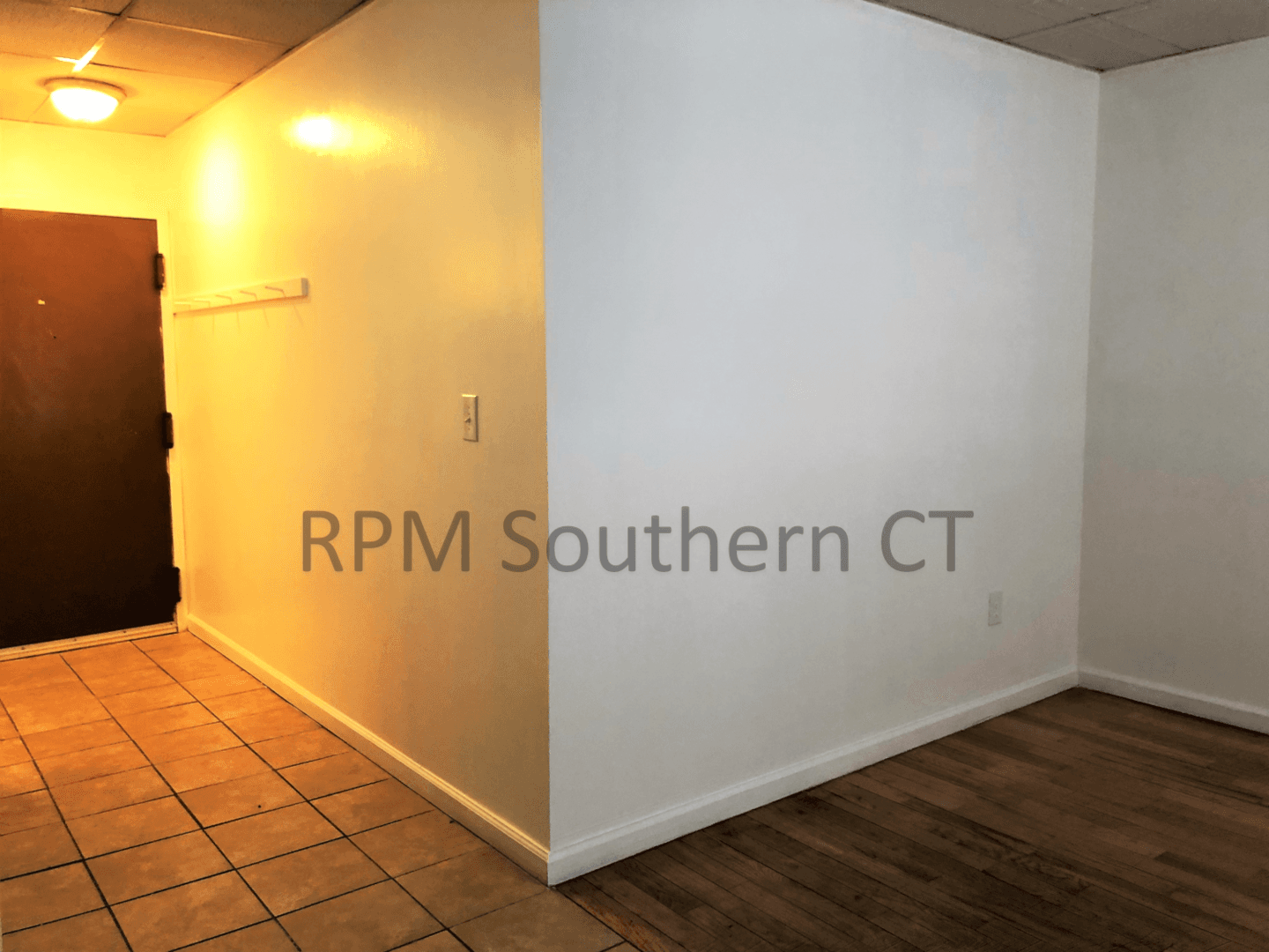 Bridgeport Apartment: 423 Wells Street