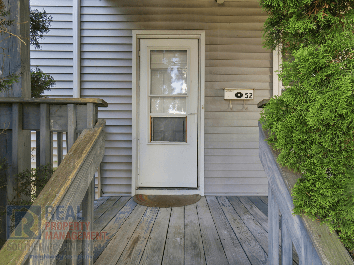 Ansonia Apartment: 52 Francis Street