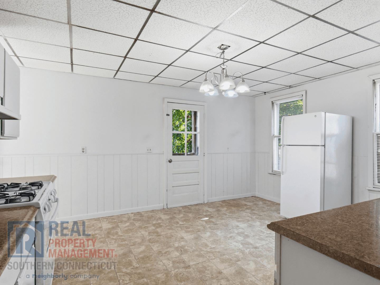 Ansonia Apartment: 52 Francis Street