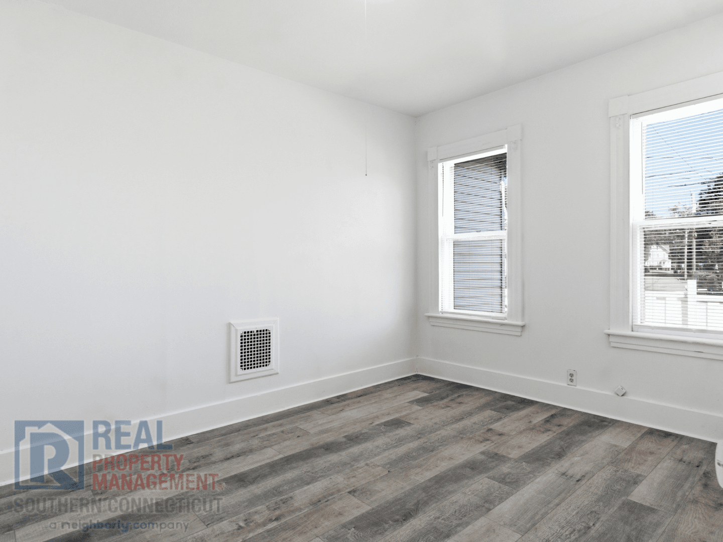 Ansonia Apartment: 52 Francis Street