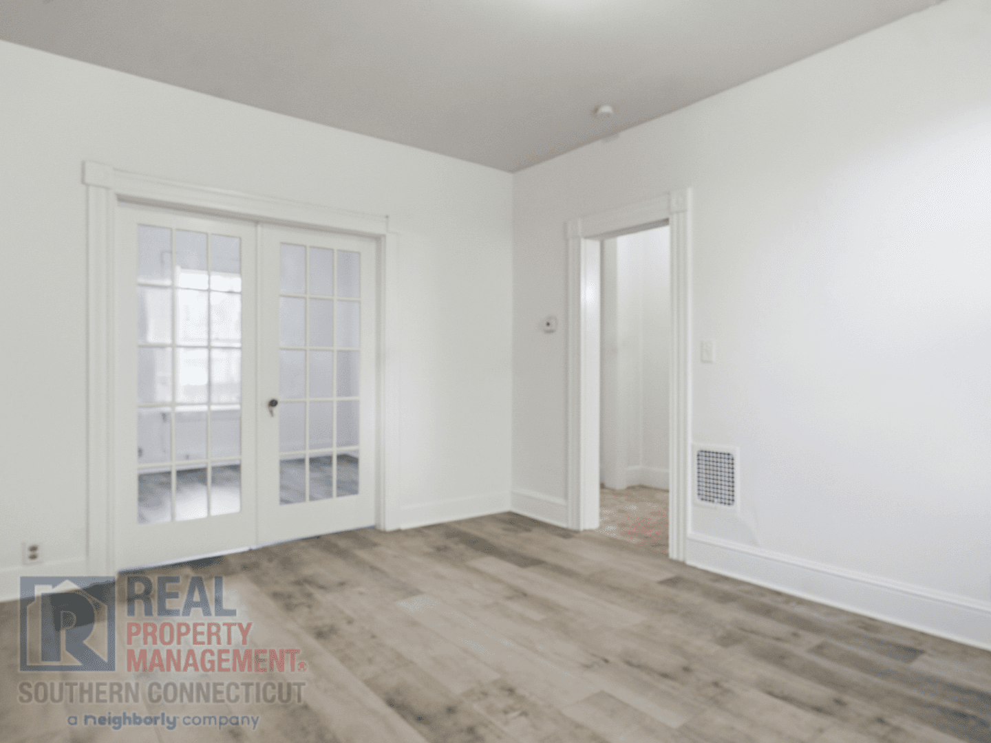 Ansonia Apartment: 52 Francis Street