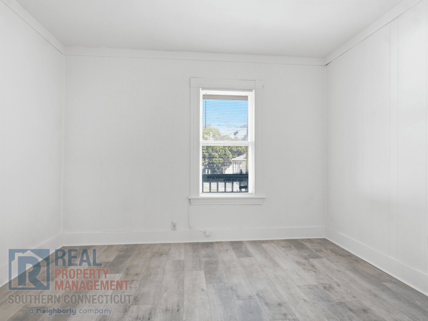Ansonia Apartment: 52 Francis Street