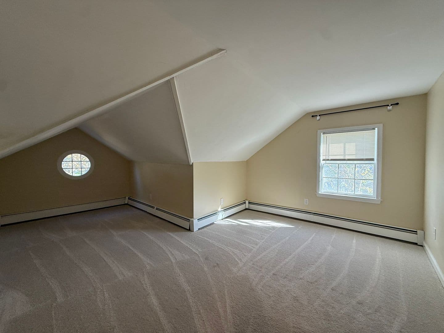 East Hartford House: 633 Oak St