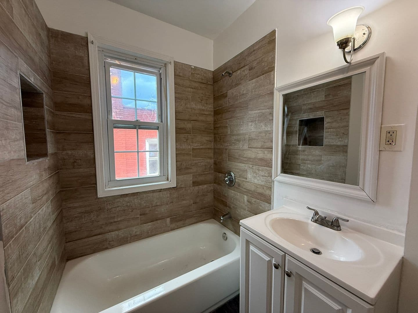 Hartford Apartment: 122-124 Shultas Pl