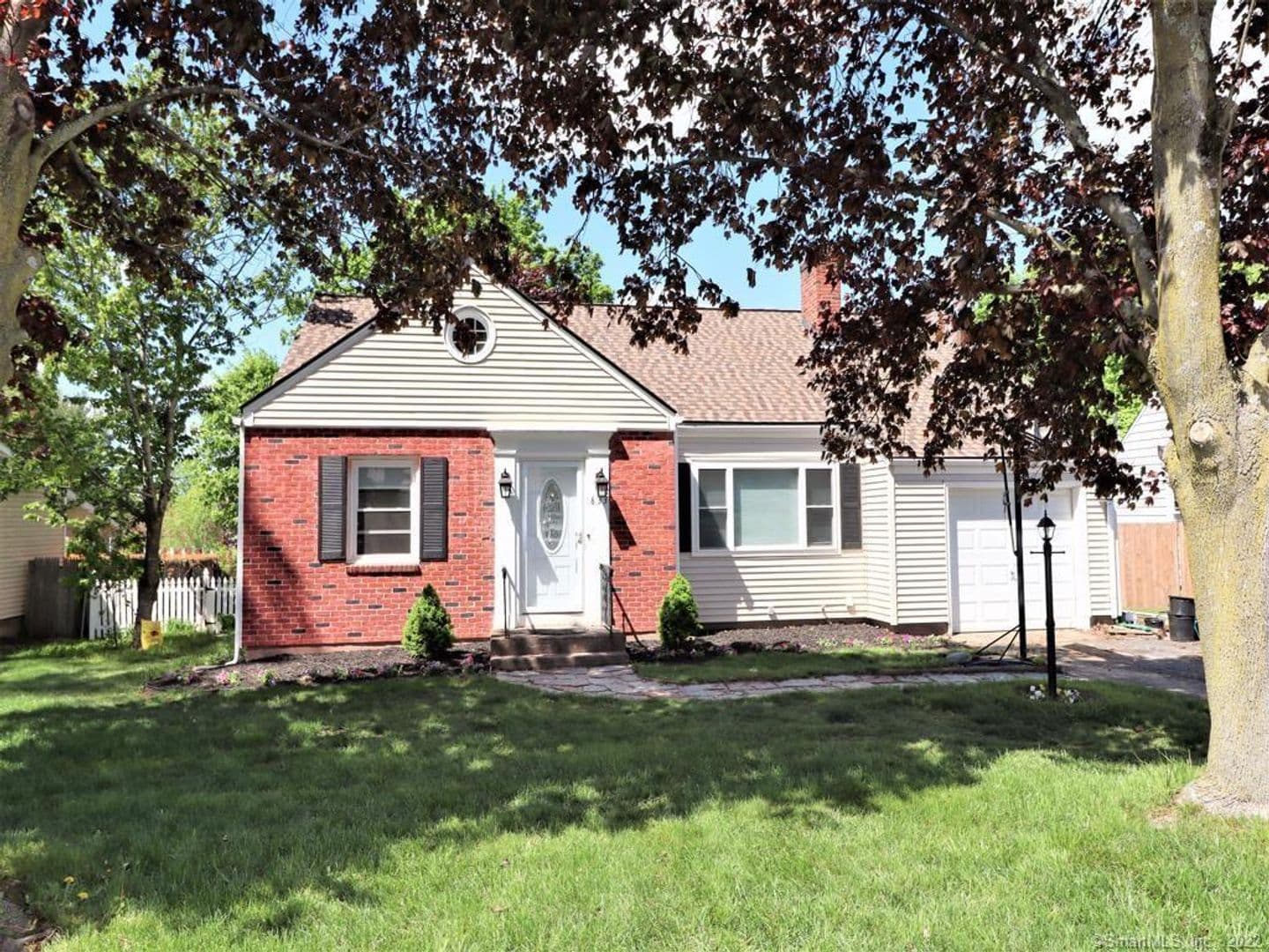East Hartford House: 633 Oak St