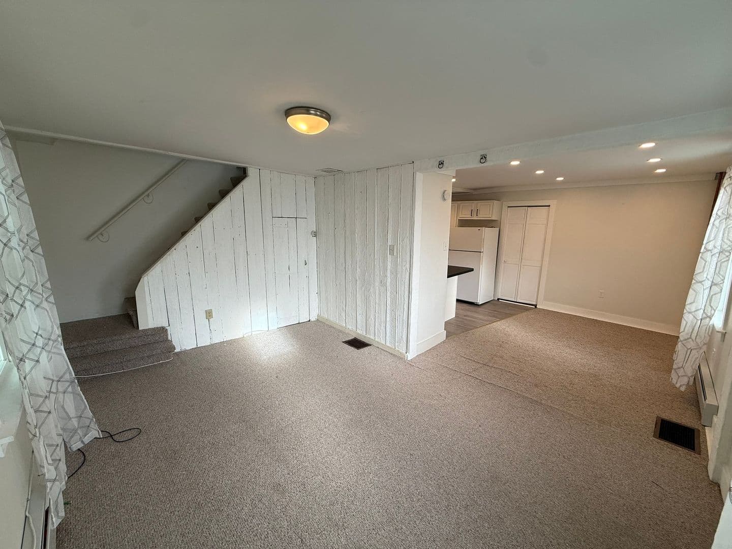 North Granby Apartment: 380 North Granby Road