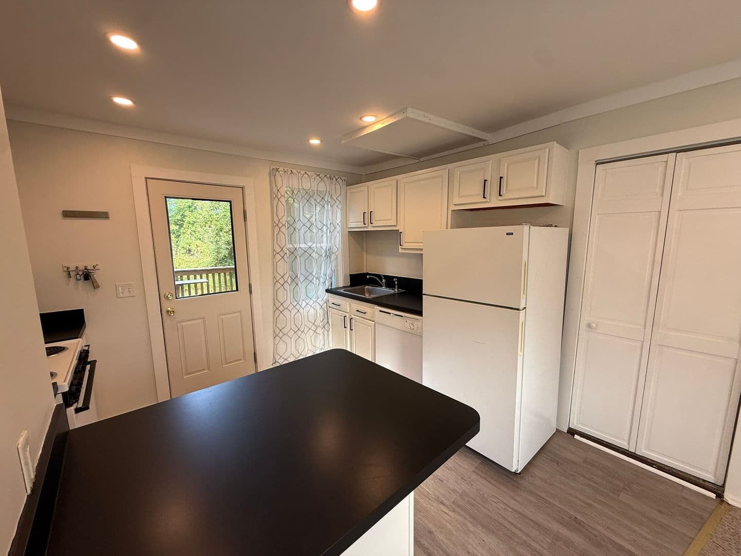 North Granby Apartment: 380 North Granby Road