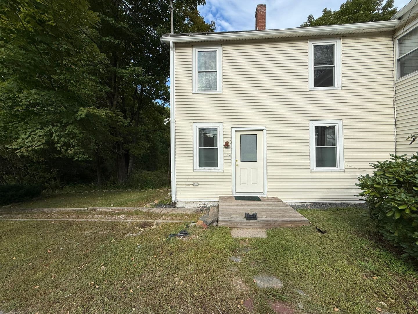 North Granby Apartment: 380 North Granby Road