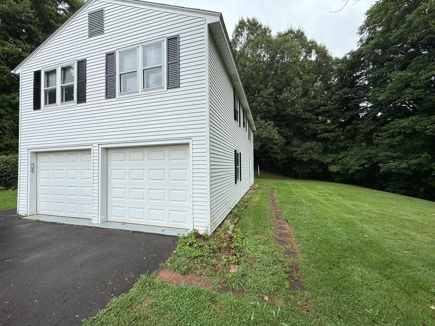 Broad Brook House: 117 Depot St