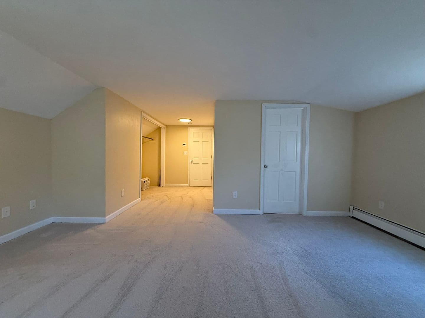 East Hartford House: 633 Oak St