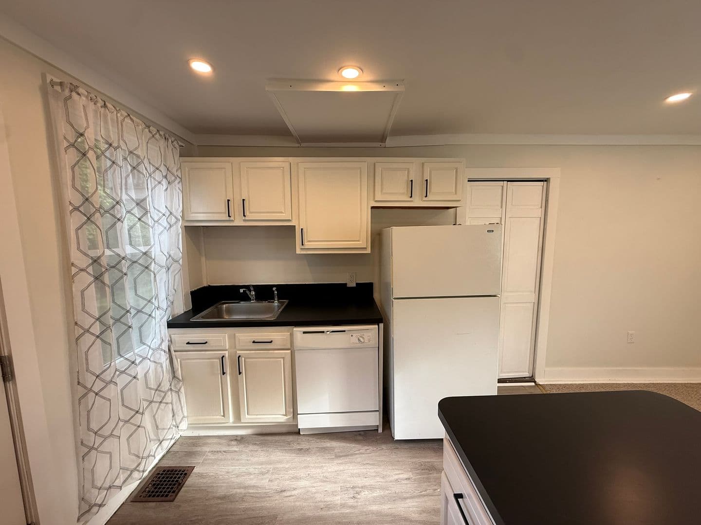 North Granby Apartment: 380 North Granby Road