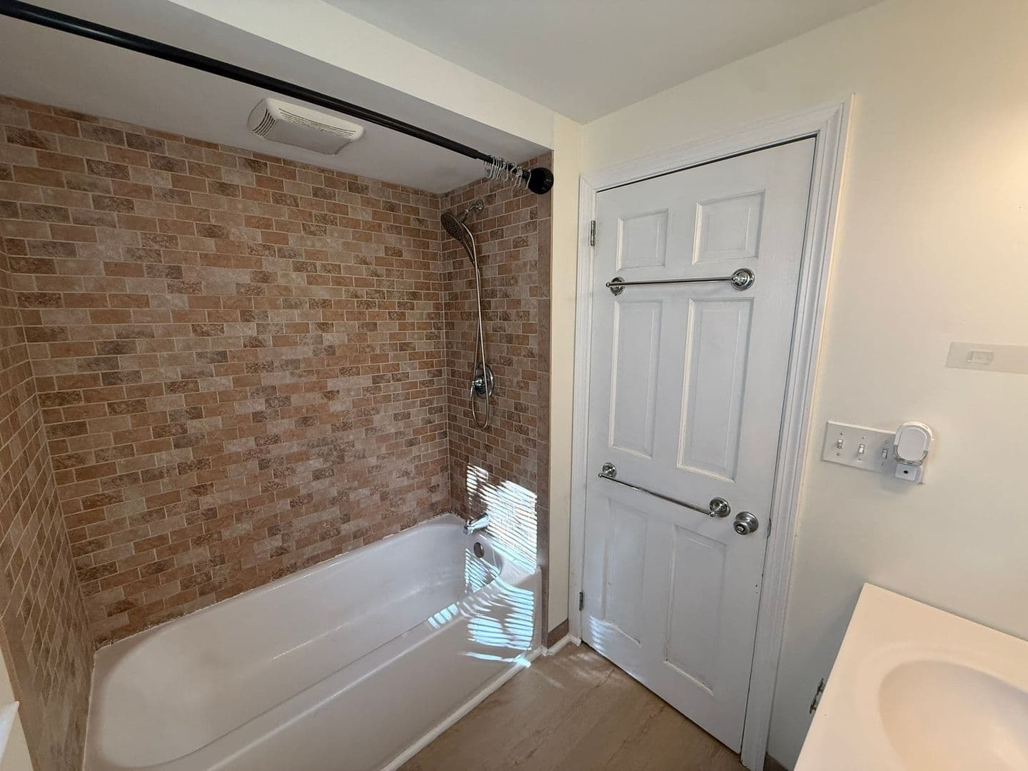 East Hartford House: 633 Oak St