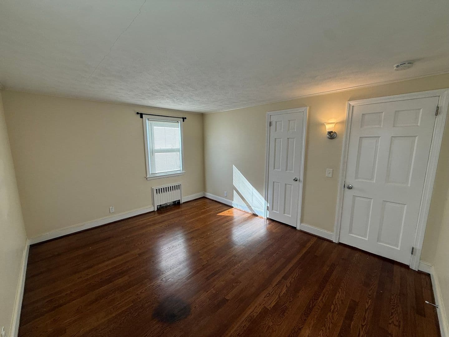 East Hartford House: 633 Oak St