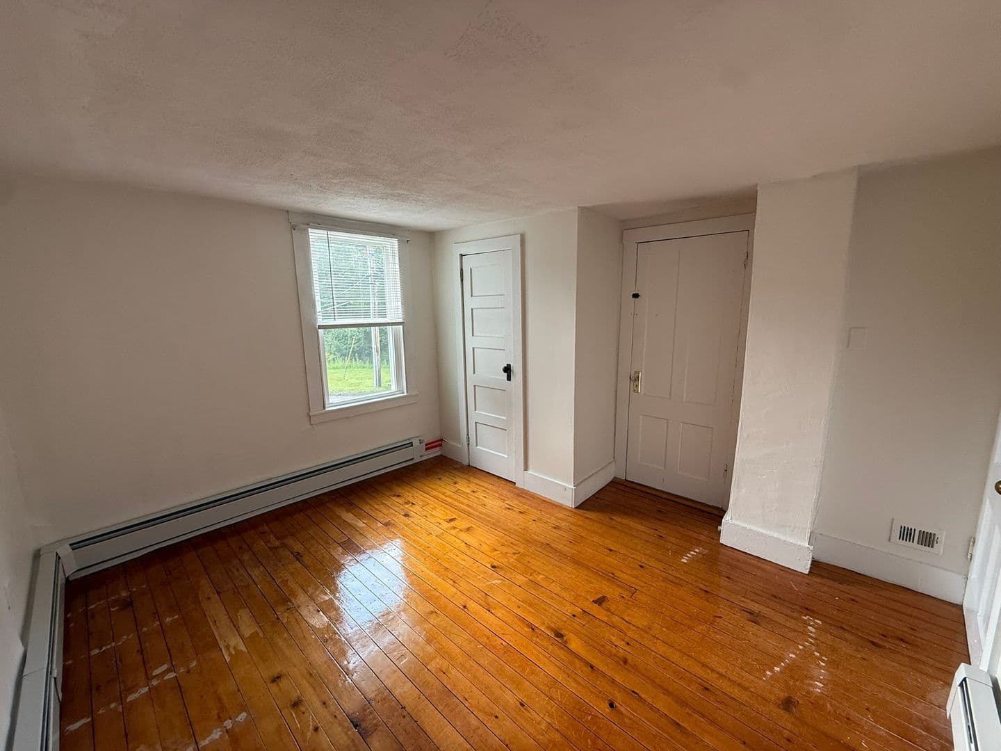 North Granby Apartment: 380 North Granby Road