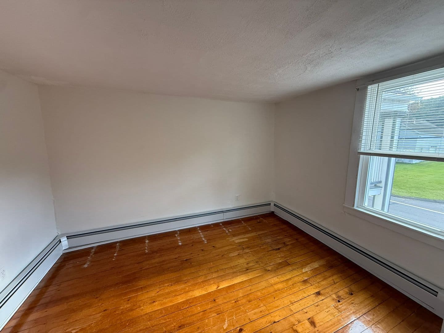 North Granby Apartment: 380 North Granby Road