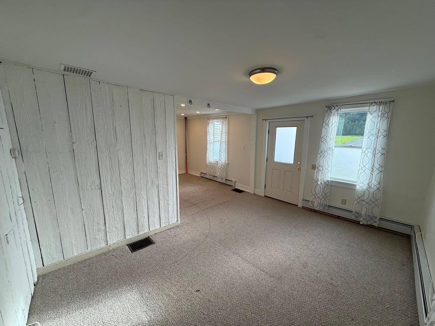 North Granby Apartment: 380 North Granby Road