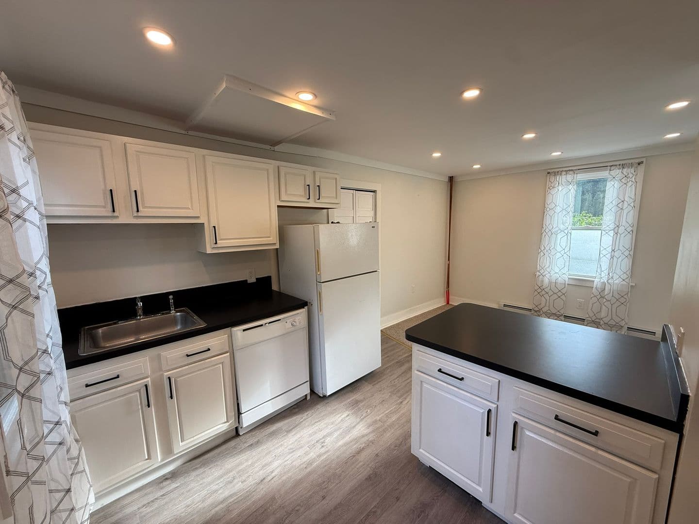 North Granby Apartment: 380 North Granby Road